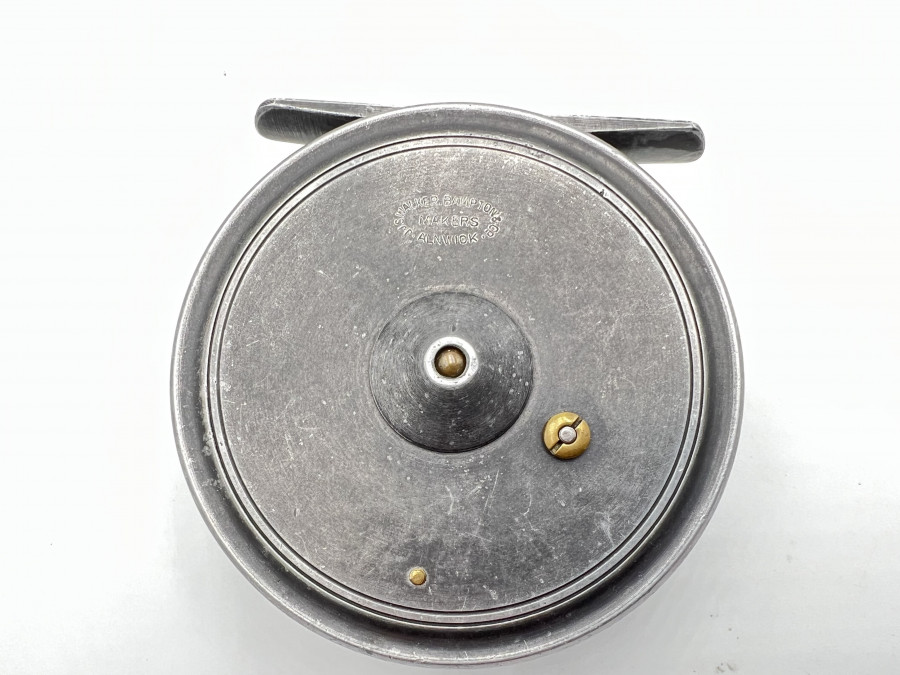 Fliegenrolle, J.J.S. Walker Bampton & Co Makers, Alnwick, # 7/8, Rechtshand, Rollenfuß 95mm, Rollendurchmesser 100mm, Rollenbreite 36mm, Gewicht 280 Gramm, mit Gravur, Gebrauchsspuren
