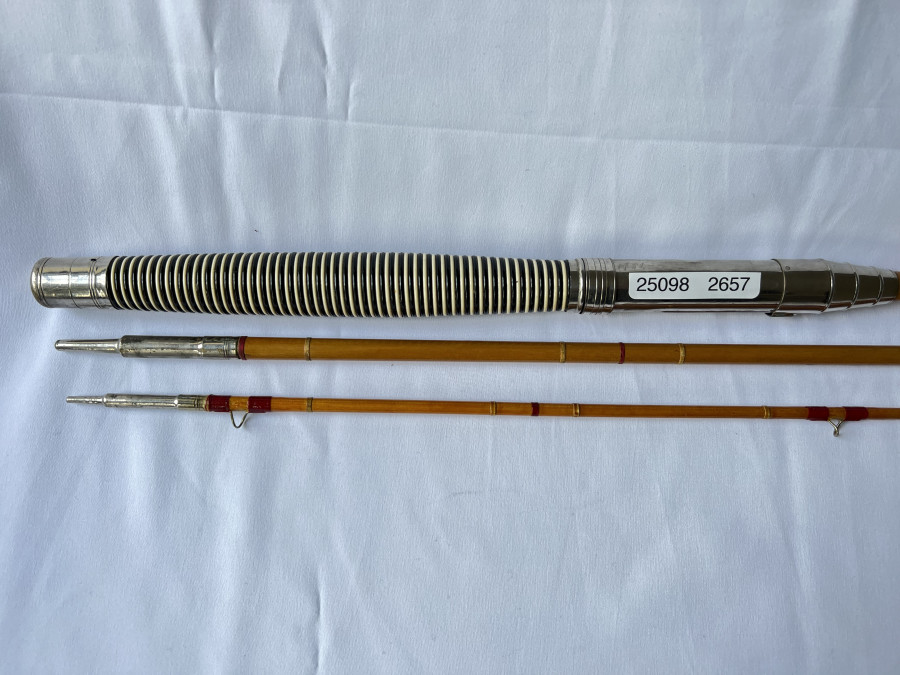 Vintage Fliegenrute, Fiberglas, 3tlg., 3,10m, #7-8, schöner Rattangriff, vernickelte Hülsen, interessantes Sammlerstück, reaparaturbedürftig, Transportlänge 1,10m