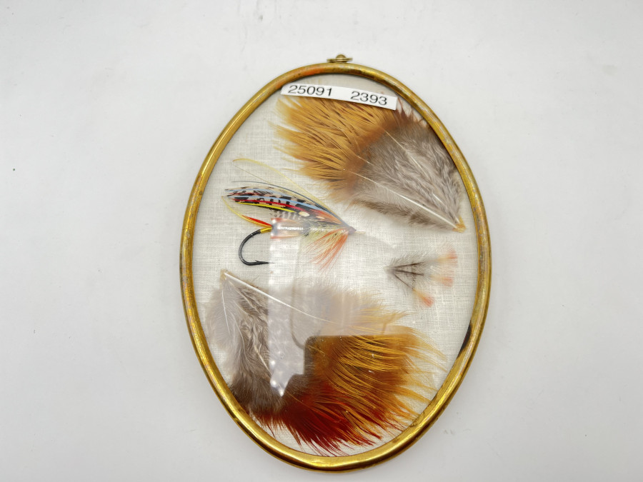 Wunderschöne Full Dressed Lachsfliege, gebunden von Michael D. Johnsson, 3 Indian Crow Federn, im Bilderrahmen 18x13cm, sehr schöne Arbeit