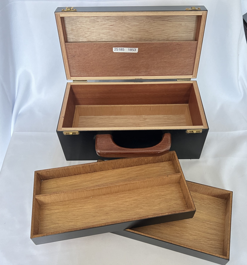 Schöne Holzbox, schwarz, 2 herausnehmbare Tabletts für Werkzeug, Federn und Bindematerial, neu