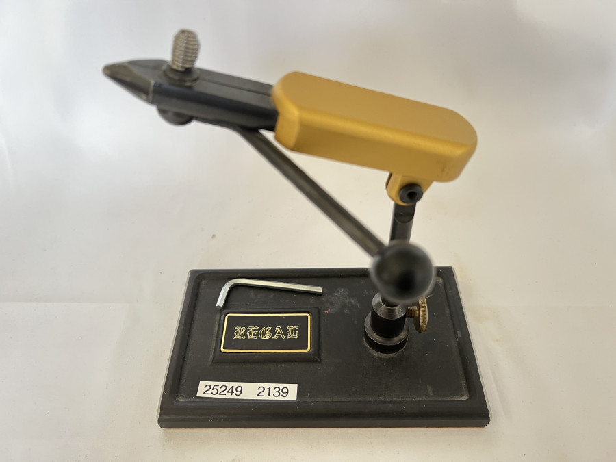 Fliegenbindestock, Regal, Bodenplatte, Gebrauchsspuren