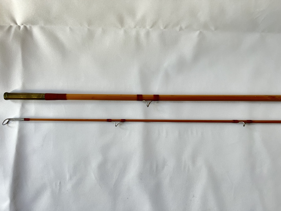 Gespliesste Fliegenrute, 2tlg., 250cm, #6, 2/82, Nachbau einer Udo Hildebrandt Paladin, Neusilberhülse, Hülsenstopfen, Schubrollenhalter mit Edelholzeinlage, ohne Futteral, Spitze gerade, sehr schöne Arbeit