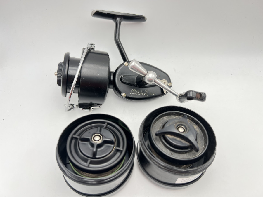 Stationärrolle, Mitchell 300, Made in France, 2 Reservespulen, Gebrauchsspuren