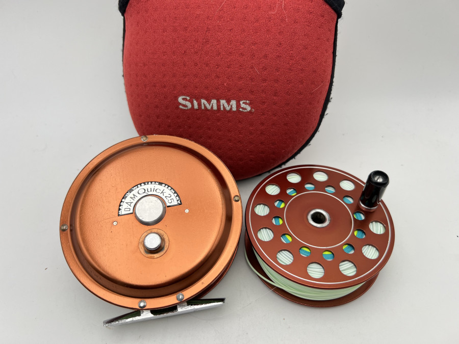 Fliegenrolle, DAM Quick 25, Rechts- opder Linkshand, ausschaltbare Knarre, Reservespule, jeweils mit Fliegenschnur, Neoprene Rollentasche