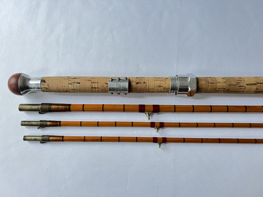Gespliesste Lachsfliegenrute, Hardy Palakona Regd Trade Mark The Wye, H 3659, Hardy´s Reg Universal Reel Holder, 3tlg., 380cm, #8-9, Lok Fast Hülsen, Futteral, sehr guter Zustand, Transportlänge 1320mm
