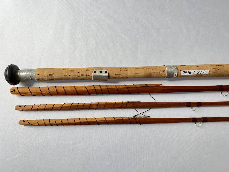 Gespliesste Zweihandfliegenrute, Sharpe of Aberdeen, Scotti Impregnated, 3tlg., 14", #10-11, Reservespitze, Futteral, kleiner Fehler an der Alu Endkappe, ungefischt, Transportlänge 1650mm