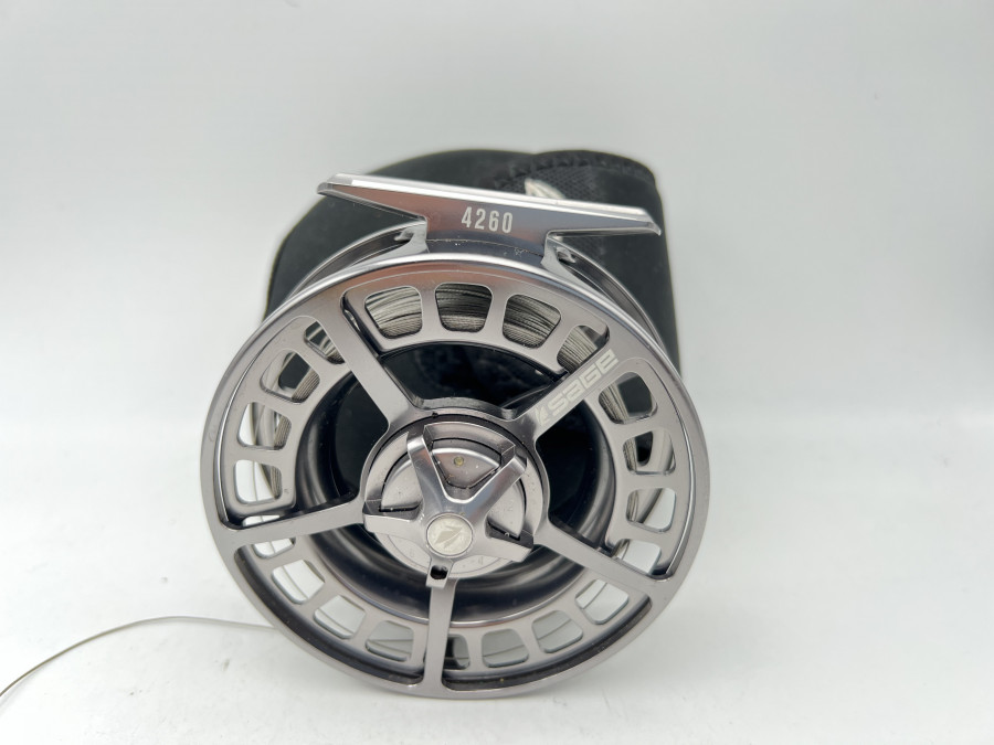 Fliegenrolle Sage  4260 silber, Rechtshand, technisch gut, Rollentasche, leichte Gebrauchsspuren