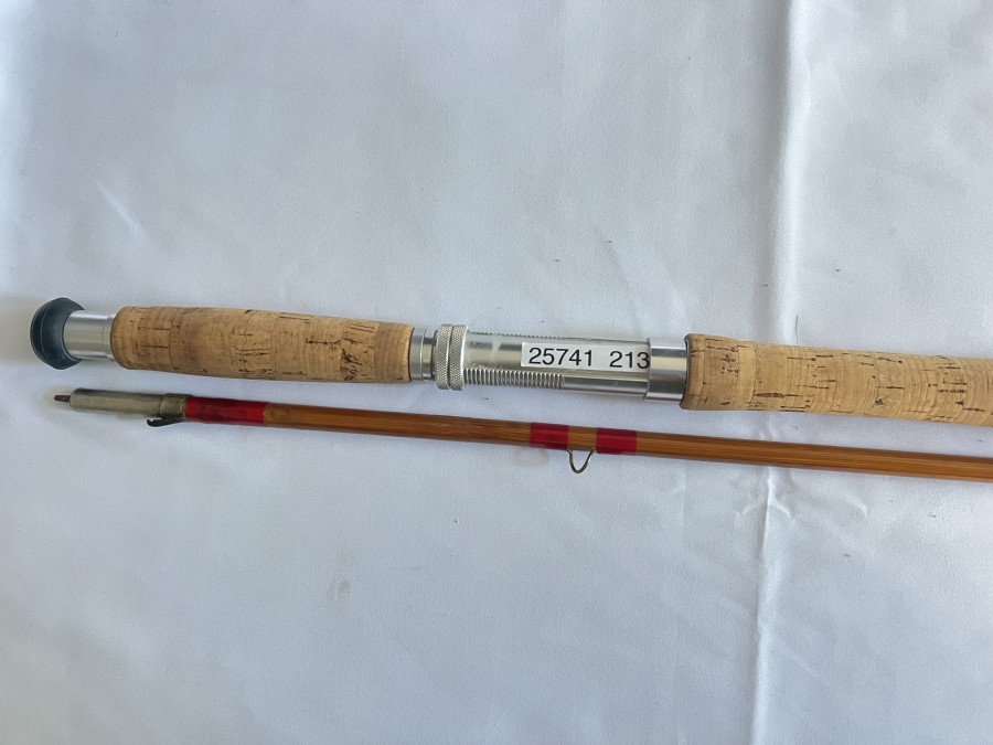 Gespliesste Zweihandfliegenrute, Donau Huchen, mit Namenszug, 2tlg., 3m, Gewicht 420 Gramm, Klasse 8/9, Lok Fast Hülsen, Futteral, guter Zustand