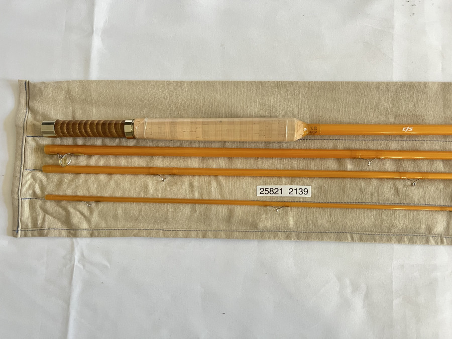 Fliegenrute, Glasfaser, cts Blank aufgebaut von Jan Obdrazalek, 4tlg., 11", #4, Gewicht 104 Gramm, Neusilber Schubrollenhalter, Bambuseinlage, transparente Wicklungen, Florkork, Futteral, Kunststoff Transportrohr, neu und ungefischt, Transportlänge 850mm