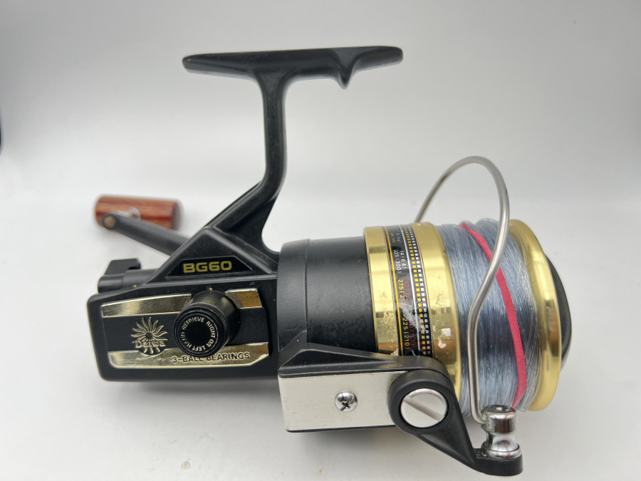 Stationärrolle Daiwa BG 60, Linkshand, mit Schnur, Gebrauchsspuren