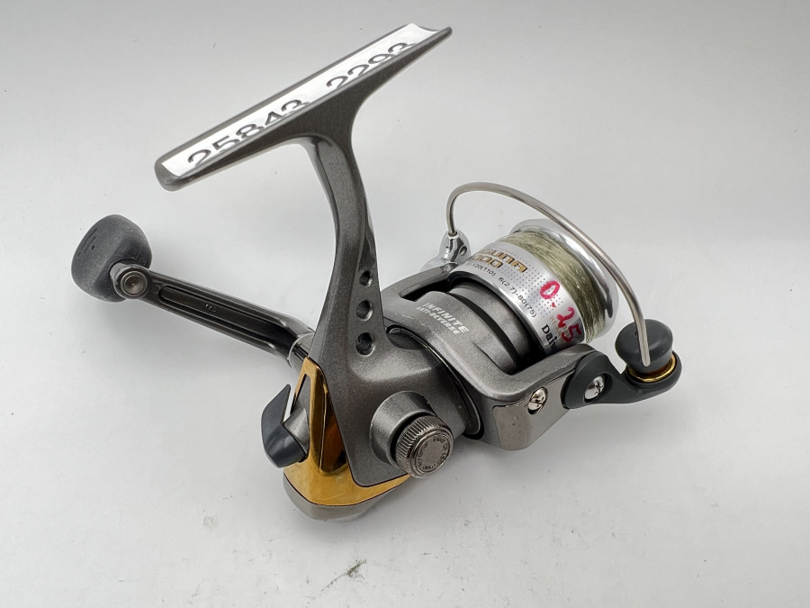 Stationärrolle Daiwa Laguna 1000, Linkshand, mit Schnur, Gebrauchsspuren