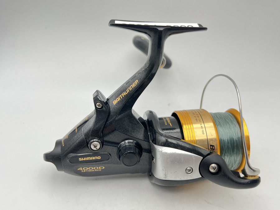 Stationärrolle Shimano Baitrunner 4000D, Linkshand, mit Schnur, Gebrauchsspuren