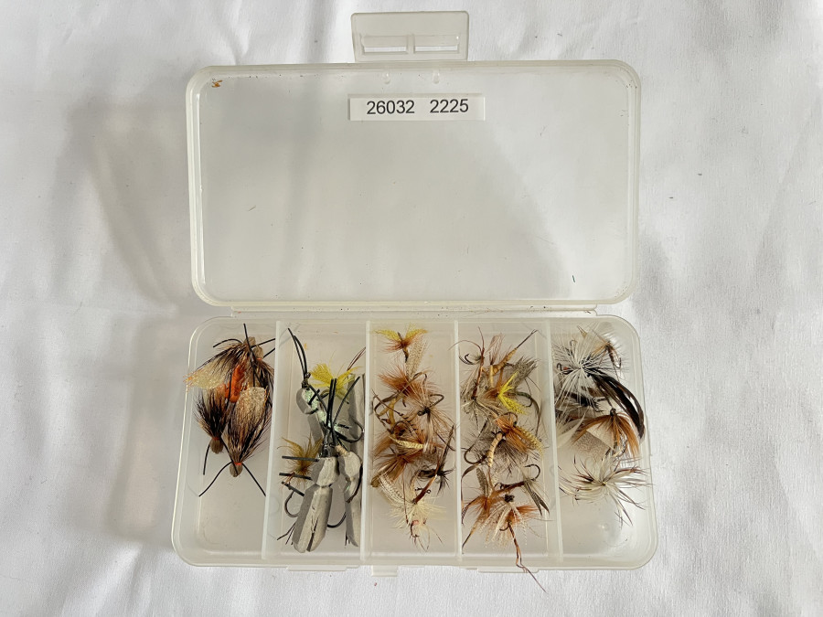 Fliegenbox, Kunststoff, 175x95x30mm, mit 40 Maifliegen und Zikaden