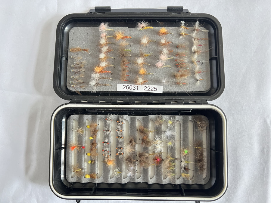 Fliegenbox, CF Design, 200x120x40mm, mit Schaumstoffeinlage, 110 Trockenfliegen, CDC Fliegen, Nymphen, für Äsche und Forelle, gute Qualität