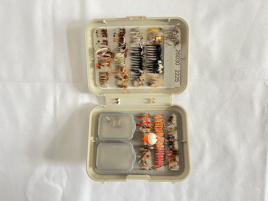 Fliegenbox, CF Design, geschlitzter Schaumstoff, 120x90x30mm, 140 kleine Trockenfliegen und Nymphen