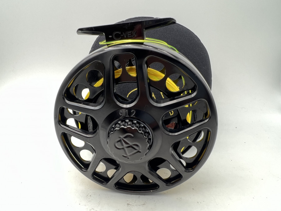 Salzwasser Van Staal V-Vex 912 Fliegenrolle, Van Staal C-Vex 912, schwarz, Linkshand, Gewicht 310 Gramm, Rollenaussendurchmesser 110mm, Rollenbreite 40mm, wenig gefischt, kaum
Gebrauchsspuren, Neoprene Rollentasche