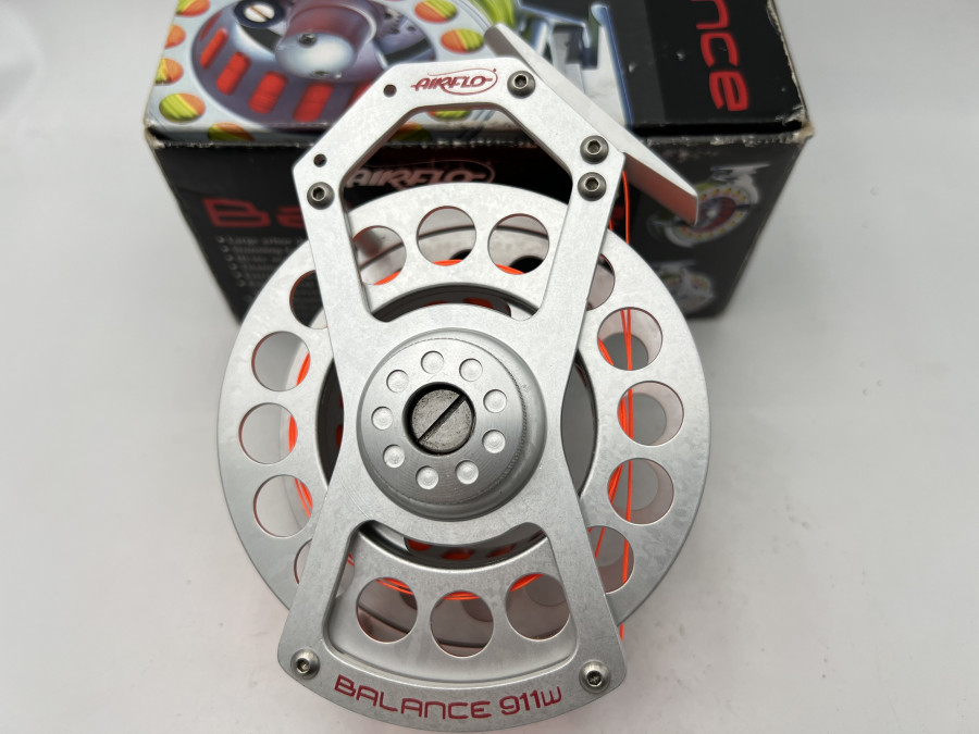 Fliegenrolle Airflo Balance 911w, Linkshand, feines Bremssystem, Gewicht 240 Gramm, leichte Gebrauchsspuren