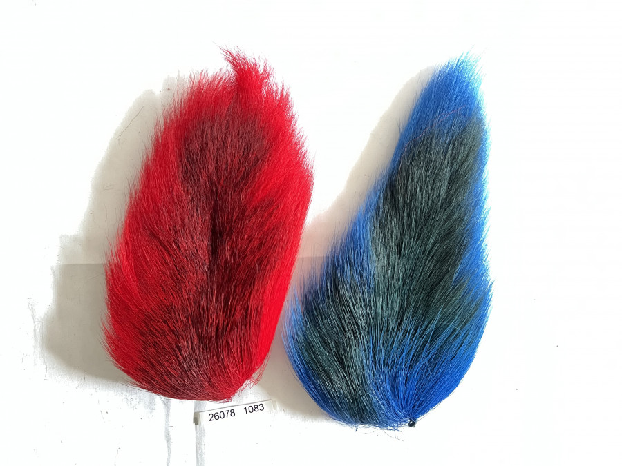 Bucktails, rot und blau, Haare bereits abgeschnitten