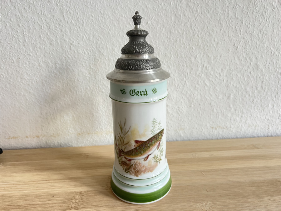 Bierkrug mit Zinndeckel, Exklusiv Porzellan Selb Bayern, Handarbeit, Halbliter, Bachforelle und Insekten, für Gerd