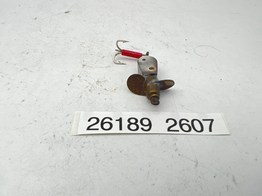 Vintage Kunstköder, Perlmutt hell/dunkel, Blei, Messing, Gesamtlänge 55mm, vorne mit Lemax Swiss gemarkt