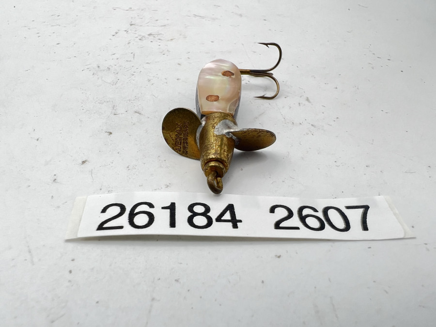 Vintage Kunstköder, Perlmutt hell/dunkel, Gesamtlänge 60mm, vorne mit Lemax Swiss gemarkt