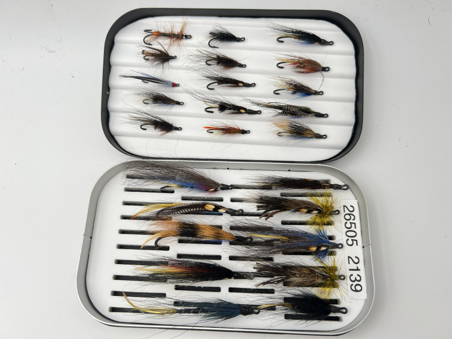 Lachsfliegensortiment, 25 Stück, gebunden auf Mustad Haken, Alu Fliegenbox, Schaumeinlage, Grösse 150x90x25mm, gute Qualität von einem erfahrenen Norwegen Angler gebunden