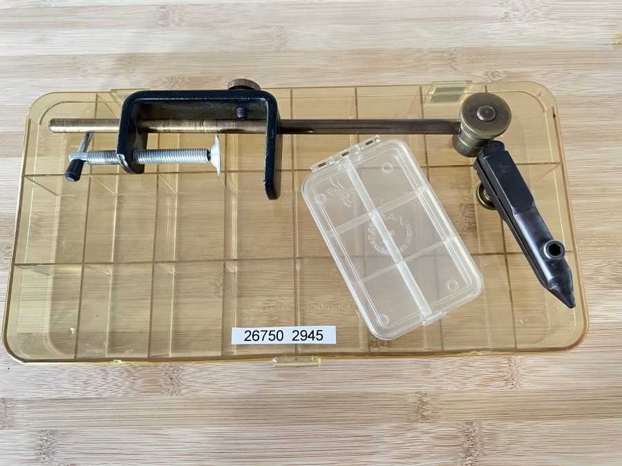 Fliegenbindestock, Fliegenbox, klar, 300x150x40mm und Fliegenbox Myran, klar, 90x60x20mm, Gebrauchsspuren