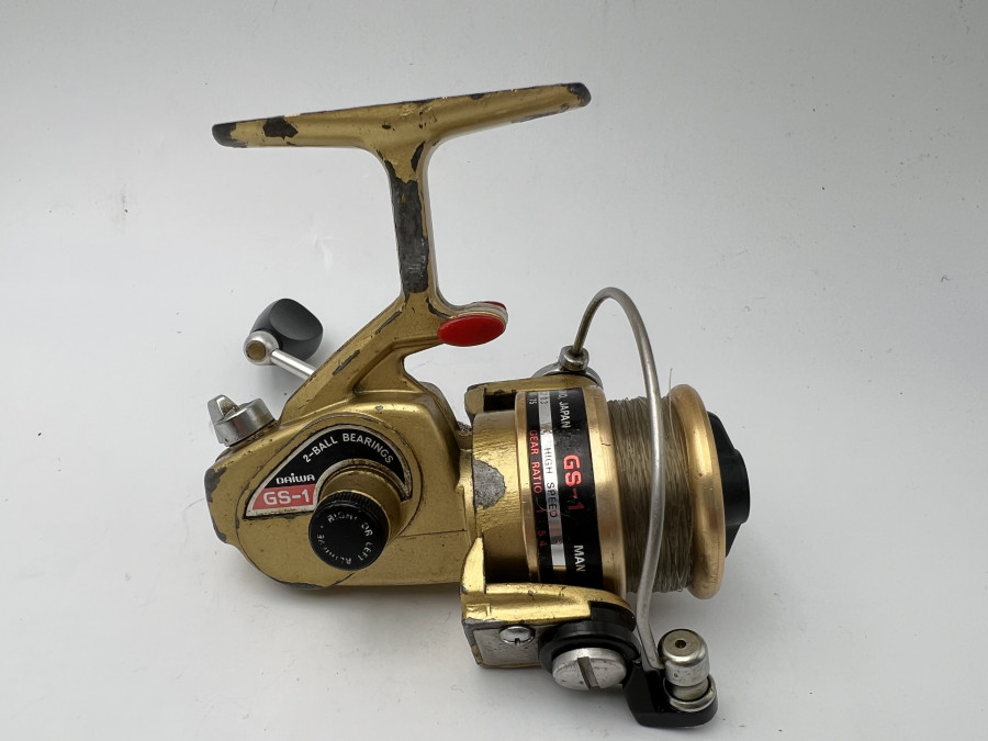 Stationärrolle, Daiwa GS - 1 mit Schnur, Made in Japan, Gebrauchsspuren