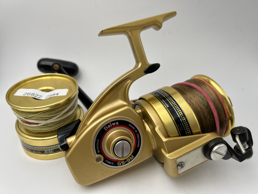 Stationärrolle, Daiwa GS - 9M, Reservespule, jeweils mit Schnur, Made in Thailand, Gebrauchsspuren