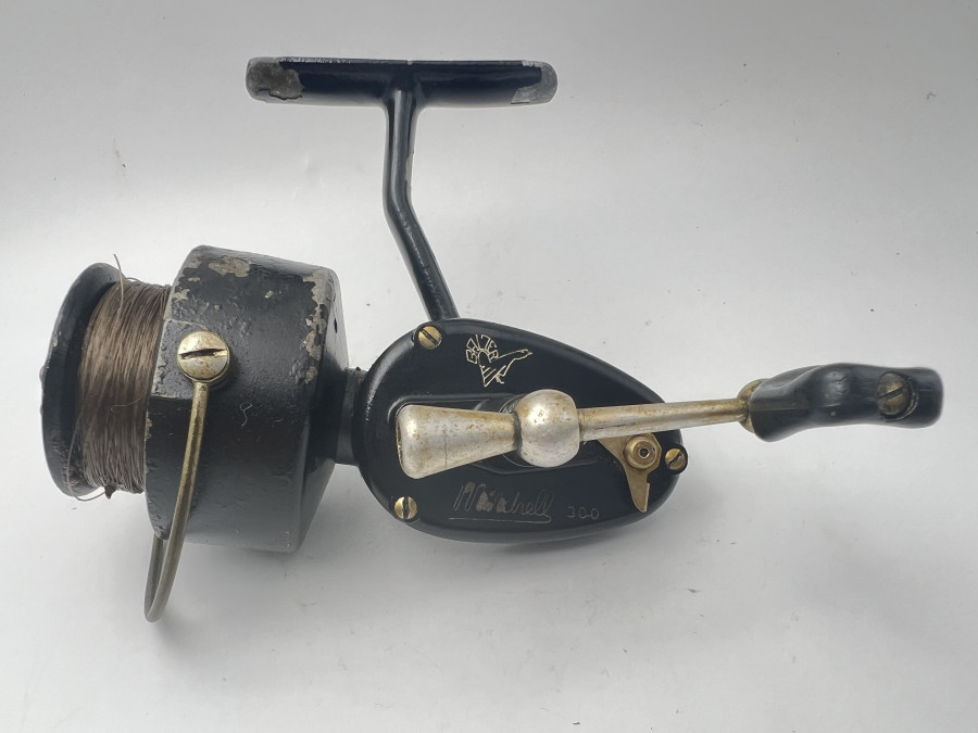 Stationärrolle, Mitchell 300, Balzer Logo, mit Monofiler Schnur, starke Gebrauchsspuren