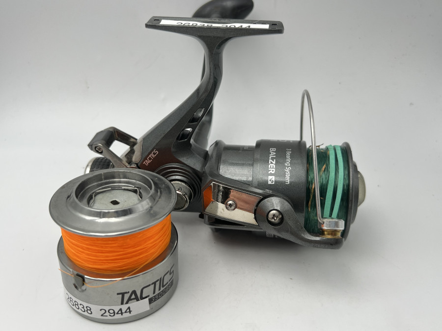 Stationärrolle, Balzer Tactics Torro 3500 BR, Reservespule, jeweils mit Monofiler Schnur, Gebrauchsspuren