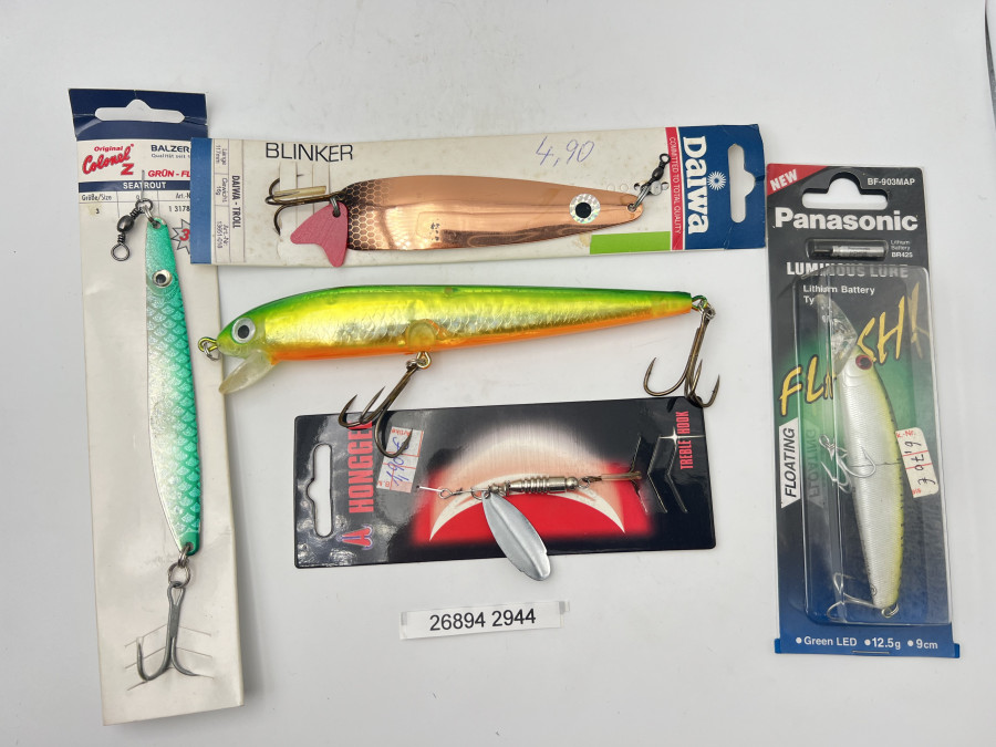 5 Kunstköder, 1 Panasonic Wobbler, 1 Spinner, 2 Löffel, 1 Wobbler, ungefischt