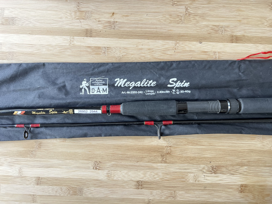 Spinnrute, DAM Megalite Spin, 2tlg., 2,40m, C.W: 20-40g, neu im Futteral, Transportlänge 1280mm