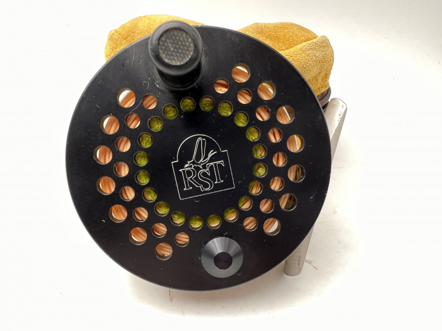 Fliegenrolle, RST, Gewicht 145gr, Rollendurchmesser 75mm, Rollenbreite 35mm, Wildlleder Rollentasche, Gebrauchsspuren