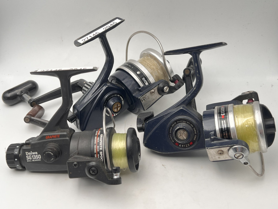 3 Stationärrollen, Ryobi AX124, Ryobi AX123 und Daiwa SG 1350, jeweils mit Monofiler Schnur, Gebrauchsspuren