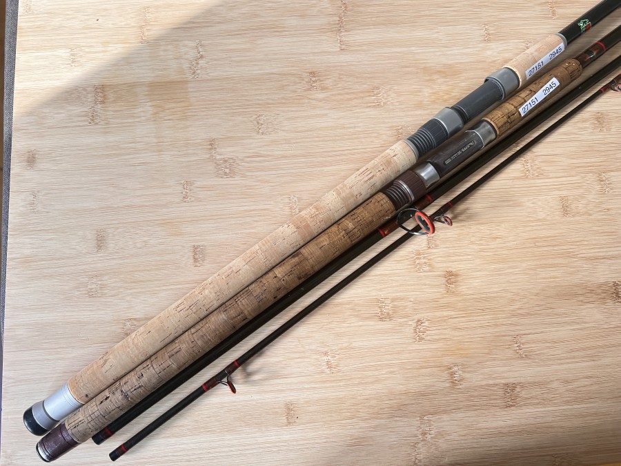 2 Spinnruten, Teleskoprute DAM Super Batural Tele 25, 3,00m, WG 5-25gr, 7 Teile, Transportlänge 800mm, Karpfenrute, 3tlg., 3,60m, jeweils ohne Futteral, Transportlänge 1300mm, Gebrauchsspuren