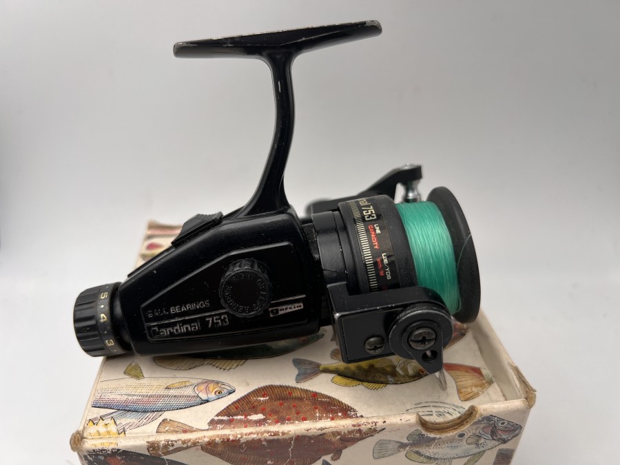 Stationärrolle, ABU Garcia Cardinal 753, mit Monofiler Schnur, Gebrauchsspuren, im Karton