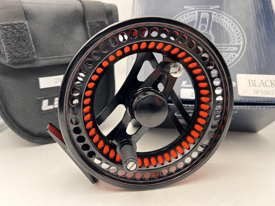 Lachsfliegenrolle, Loop Opti Speedrunner - WF 9, Serien Nummer SP 1663, Gewicht 245 Gramm, Power Matrix Bremssystem, wasserdicht, Linkshand, Backing, Loop Rollentasche, in Original Verpackung, minimalste Gebrauchsspuren