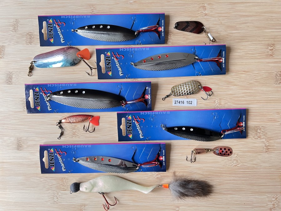 Kunstköder, 5 Jenzi Phantom, 75, 50 Gramm, 6 Spinner und Efzfet, 1 Gummifisch mit Jigkopf, neu und gebracht, für Hecht, Huchen und Waller