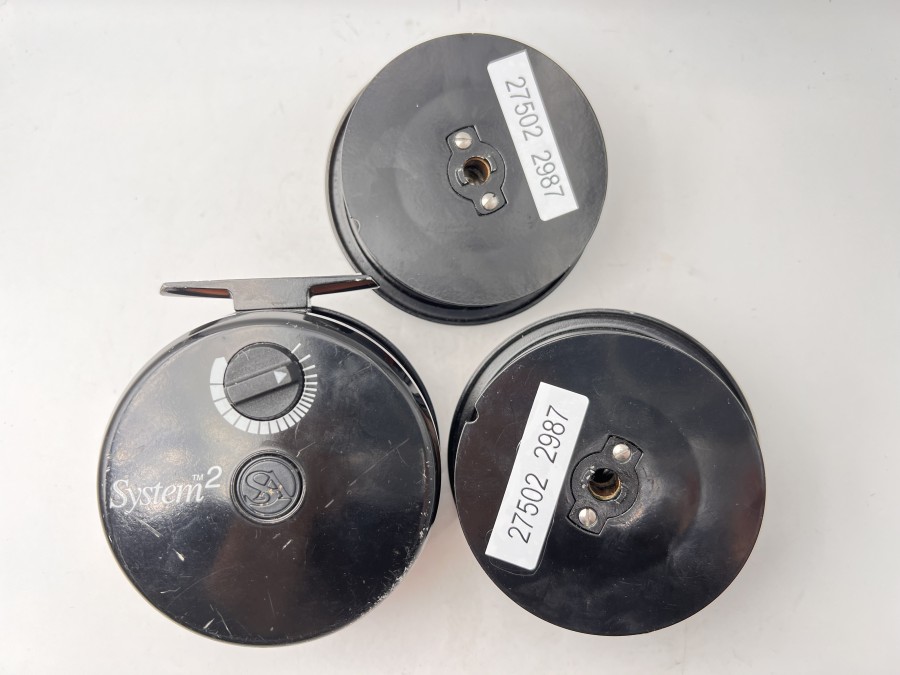 Lachsfliegenrolle, System2, 1011, Linkshand, starkes Bremssystem, 2 Reservespulen, jeweils mit Fliegenschnur, technisch gut, Gebrauchsspuren