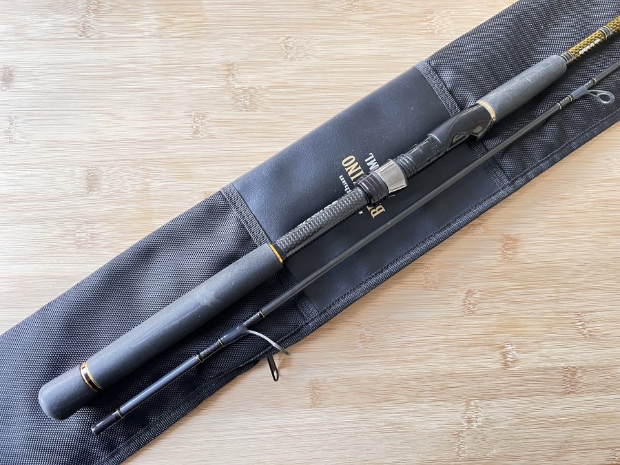 Spinnrute, Daiwa Morethan, Model NO: MT Branzino AGS 97ML, 2tlg., 2,95m, Wg 5-35g, Kohlefadser Laufringe, Made in Japan, Futteral, neu, Transportlänge 1550mm, Traumrute