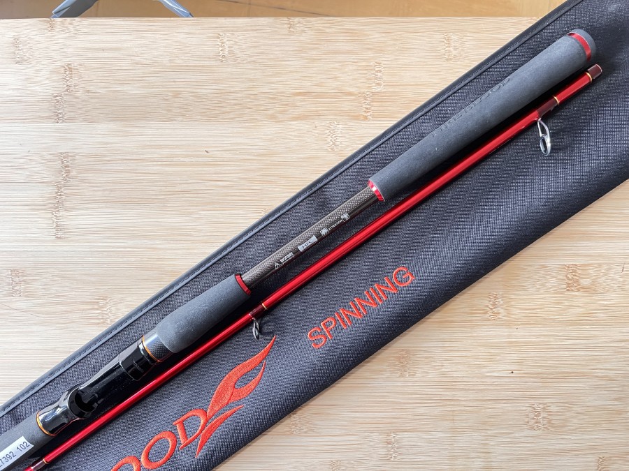 Spinnrute, Shimano Fire Blood, Code. No SFBL8101550, 2tlg., 2,69m WG 15-50, Futteral, Gebrauchsspuren, Transportlänge 1450mm