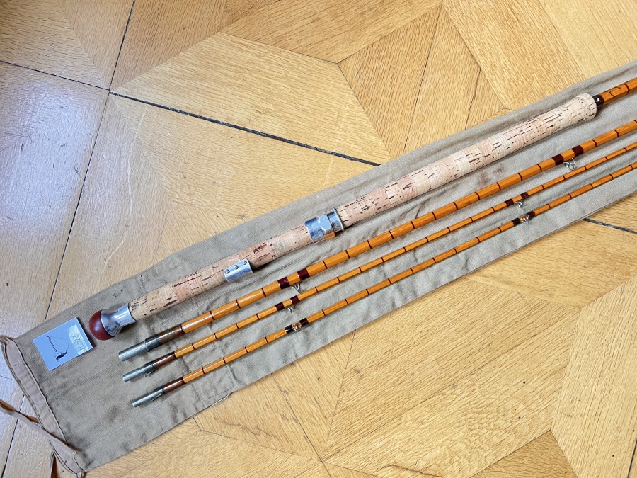 Gespliesste Zweihandfliegenrute, Hardy, The Wye, Palakona Regd Trade Mark, 3tlg., 4,00m, #8, Reservespitze, (1 Spitze etwas bearbeitet), Lok Fast Hülsen, Intermediäres, Futteral, Gebrauchsspuren, Transportlänge 1300mm, schönes Sammlerstück