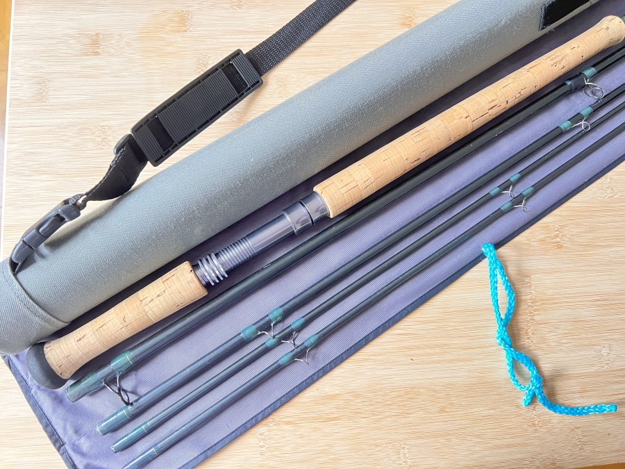 Zweihandfliegenrute, Loop, grey line, 4tlg., 16", #11, Reservespitze, Original Futteral und Transportrohr, Gebrauchsspuren, Transportlänge 1360mm