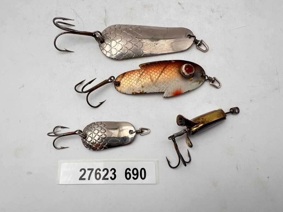 4 Kunstköder, gepunzt mit Kingfisher, Effzet, 60mm, Effet 30mm, Glasaugenblinker, 55mm, Perlmutterspinner, 25mm, gefischt