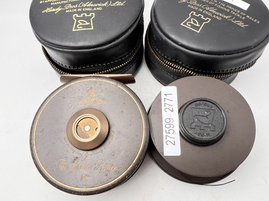 Fliegenrolle, Made in England by Hardy Bros. Ltd., The Golden Prince 7/8, mit Fliegenschnur DT 4 F, Reservespule, jeweils Hardy Rollentasche, starke Gebrauchsspuren