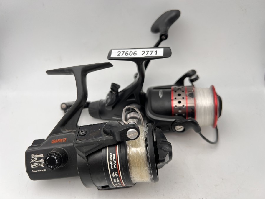 2 Stationärrollen, Daiwa Procater PC-16 Graphite, Penn Fierce II, jeweils mit Schnur, leichte Gebrauchsspuren