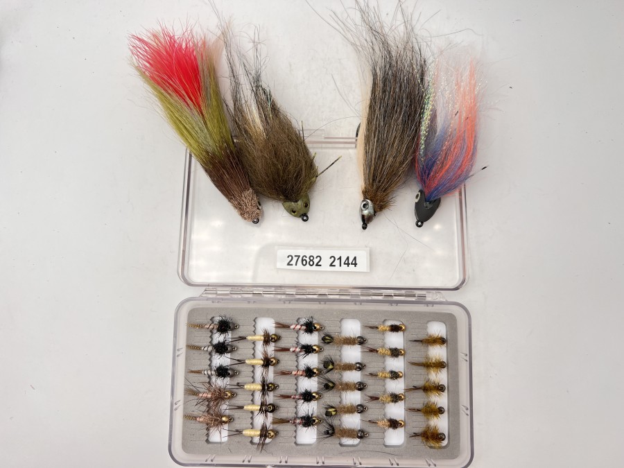 30 Tungsten Nymphen, Grösse 8 und 10, in Kunststoff Fliegenbox mit geschlitztem Schaumstoff, dazu 4 Streamer, gebunden von einem 
erfahrenem Isarfischer, sehr gute Qualität