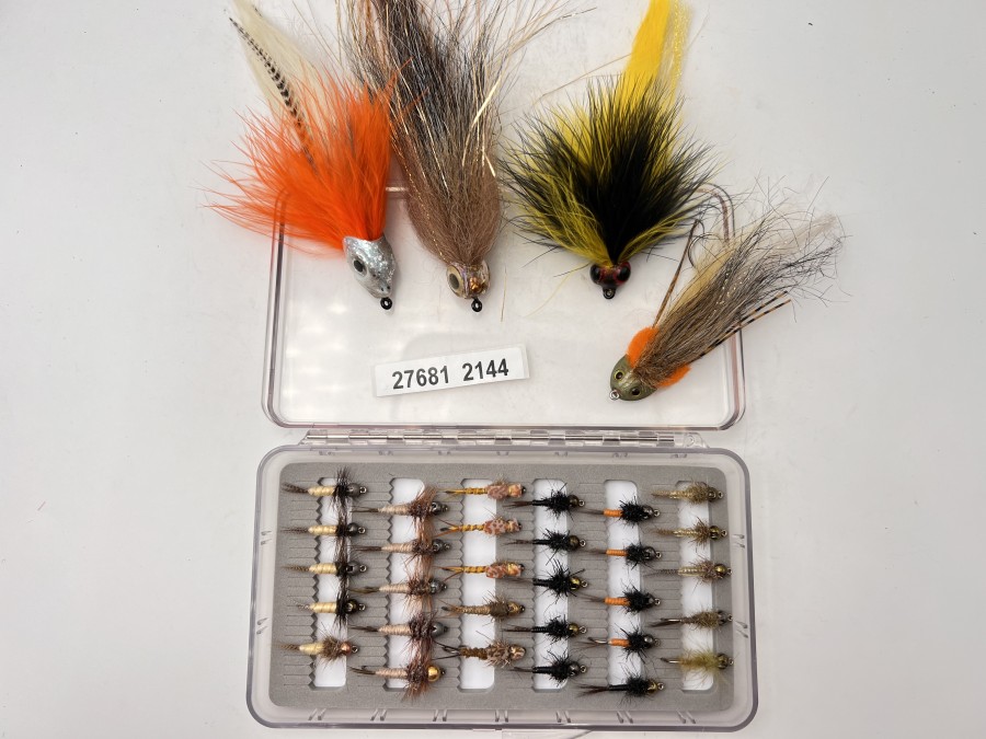 30 Tungsten Nymphen, Grösse 8 und 10, in Kunststoff Fliegenbox mit geschlitztem Schaumstoff, dazu 4 Streamer, gebunden von einem
erfahrenem Isarfischer, sehr gute Qualität