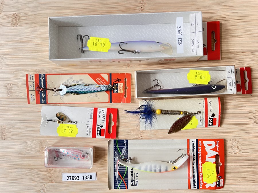 7 DAM Kunstköder, Wobbler Slim, 13cm, Wobbler Slim, 11cm, Damler, 10cm, Kill, 85mm, 15g, Spyro-Devil, 10g, Effete Decor, 3g, Quick-Blinker, 50mm, 10g, Original verpackt
